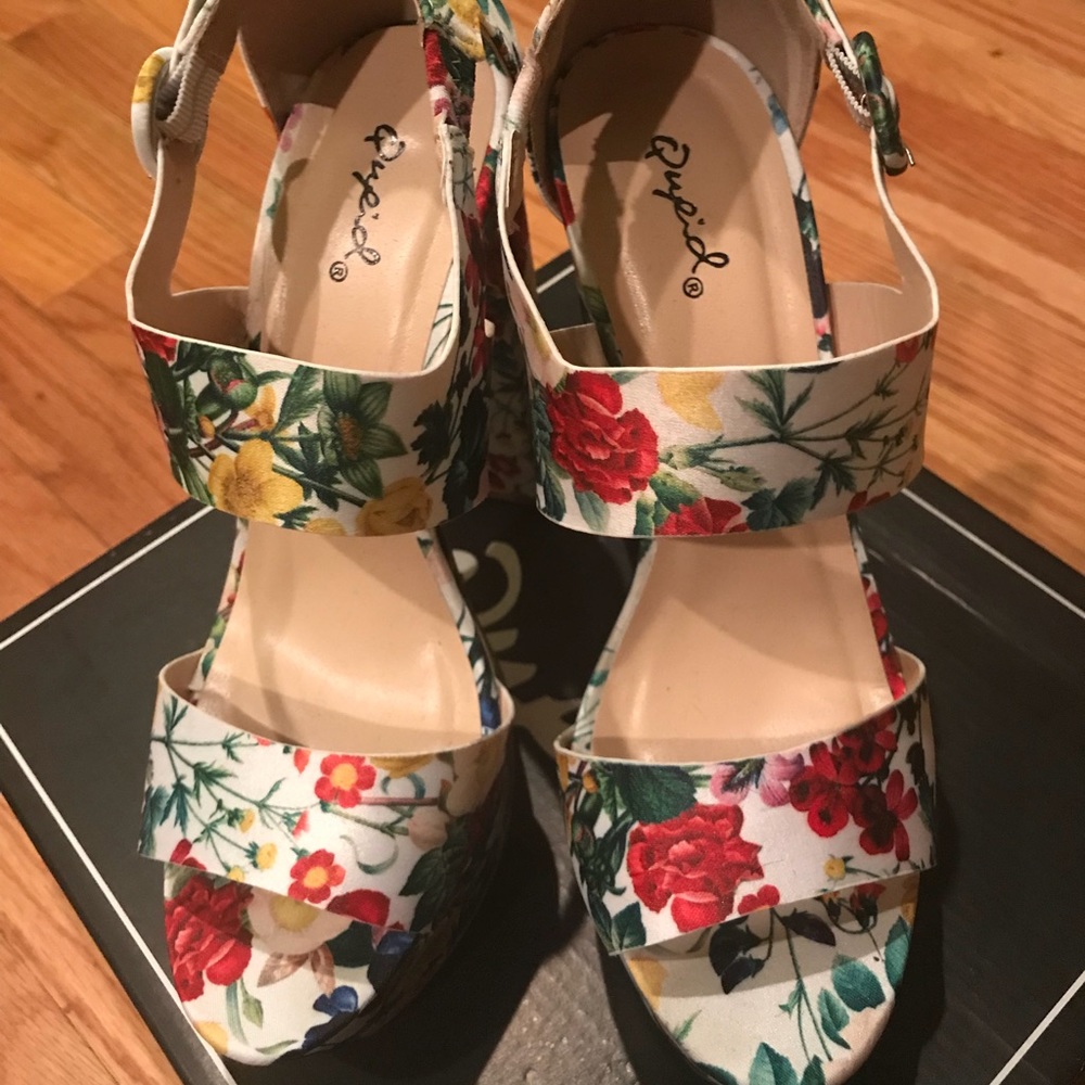 Floral platforms - Picture 4 of 5
